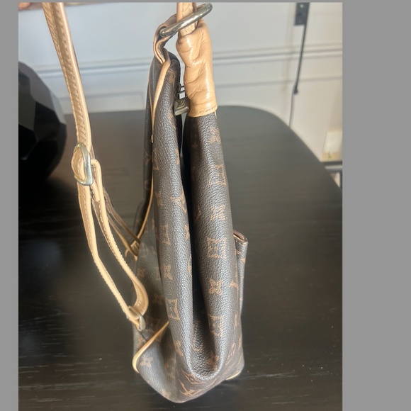 LOUIS VUITTON MONOGRAM CANVAS WOMEN'S BACKPACK/BAG, ZIPPER HANDLE. - Picture 6 of 16